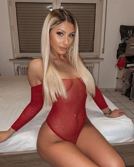 Vasilka Vazzzlegramm hot model image