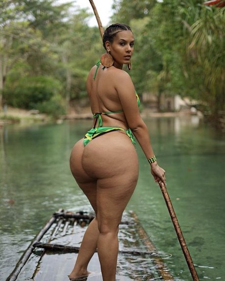 Amirah Dyme star beautiful photo