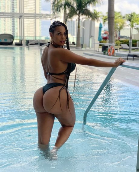 Amirah Dyme perfect model img