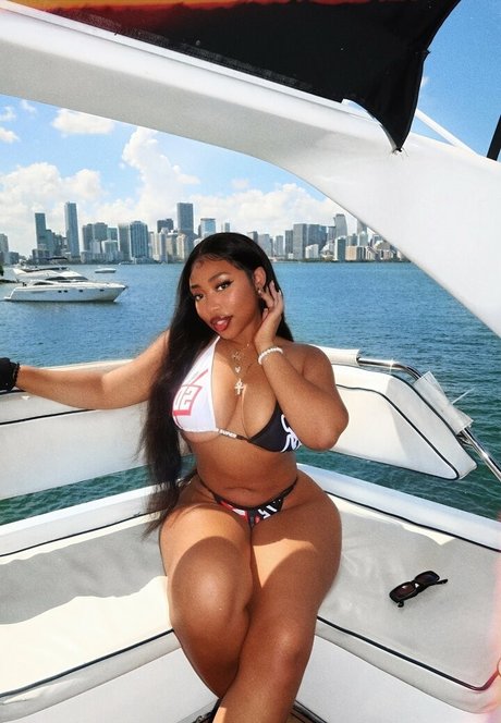 Chaotic Allure model sexy image