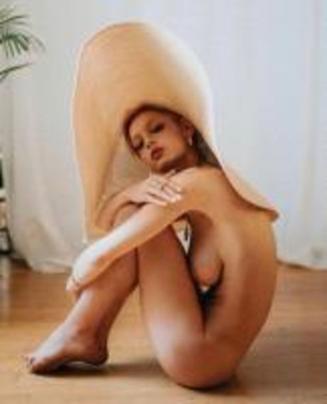 Roxane Eylaud_ beautiful star pic