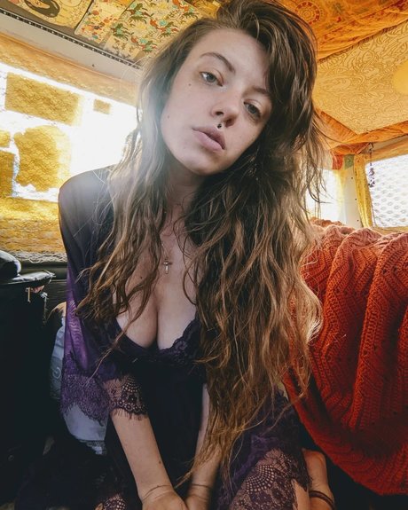 Taye Rose art star photo