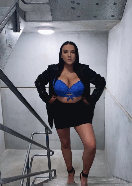 Courtney Maloney xxx star image