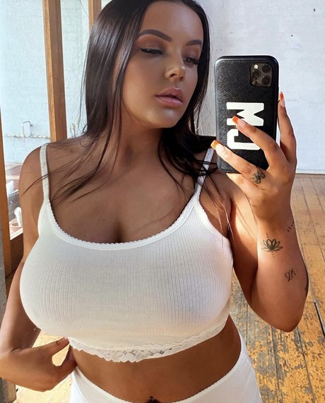 Courtney Maloney sexy pornstar images