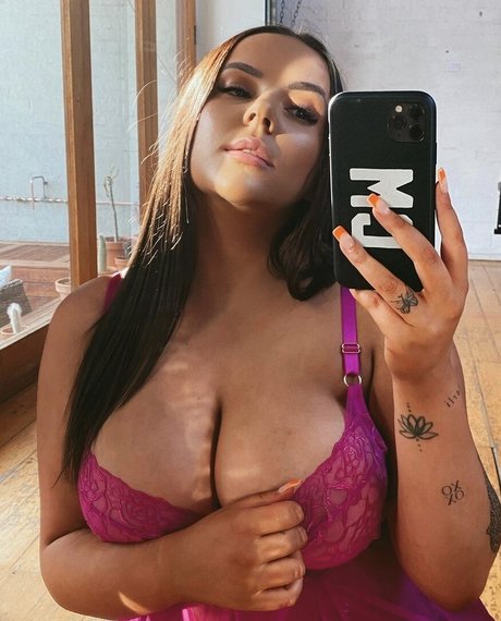 Courtney Maloney pornstar sex img