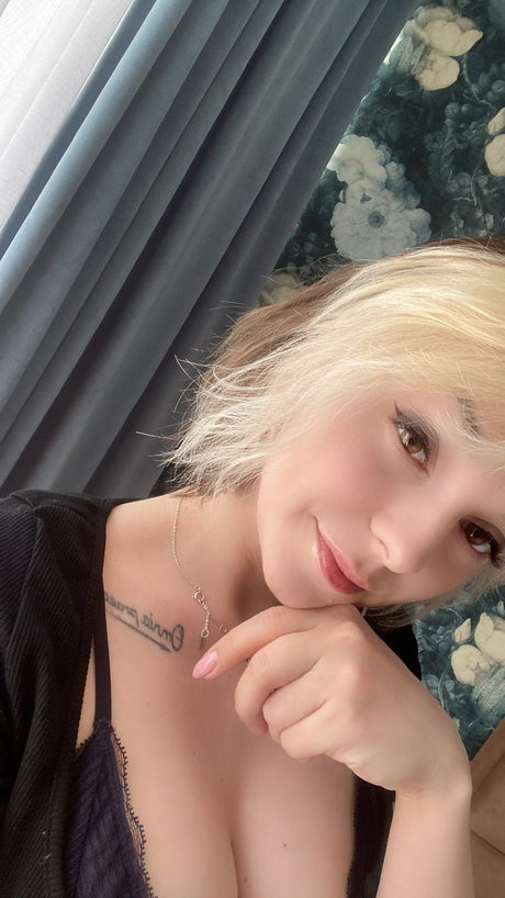 Dear Iris pornstar adult image