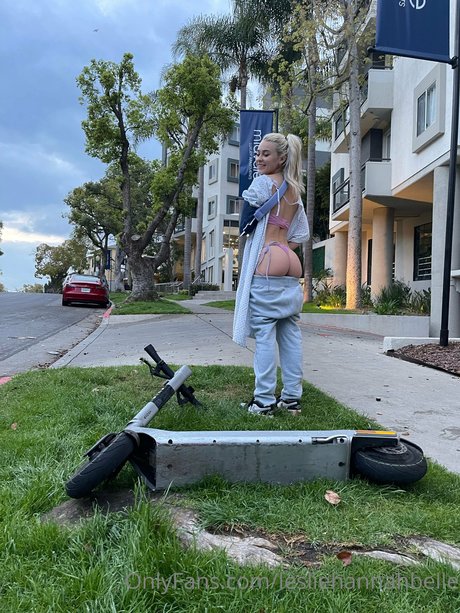 Leslie Golden adult model img