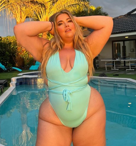 The Big Booty Barbie star nice img