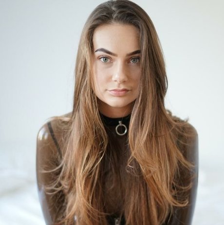 Amazon Eve model exclusive photo