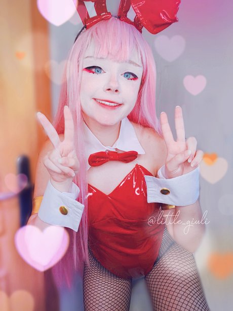 Little Giuli erotic actress pics