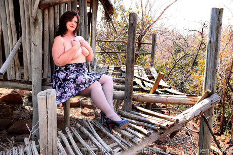 Nonnie 40dd star hd photos