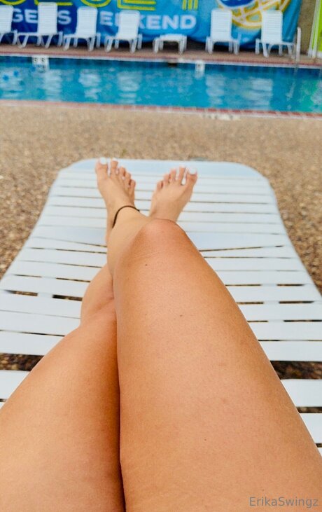 Erikaswingz model naked photo
