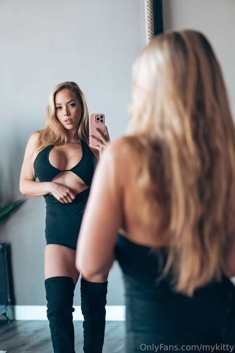 Mycookiejarfree model free pic