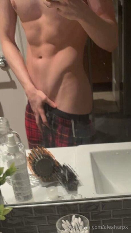 Alexharpx best model picture