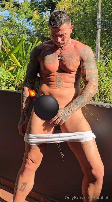 Totohott pornstar naked pic