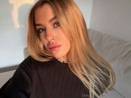 Valeria Pixie sex pornstar galleries