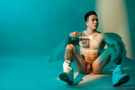 Loganvn model naked photos