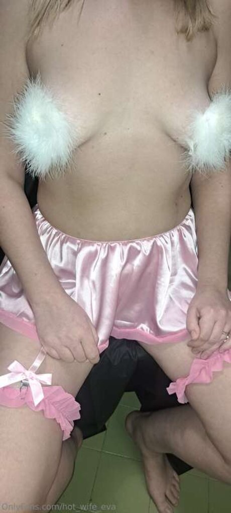 Hot Wife Eva star erotic images