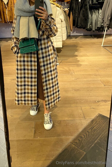 Besthottwife pornstar naked picture