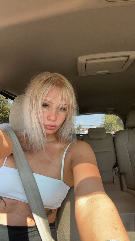 Daisyyy222 pornstar pretty img