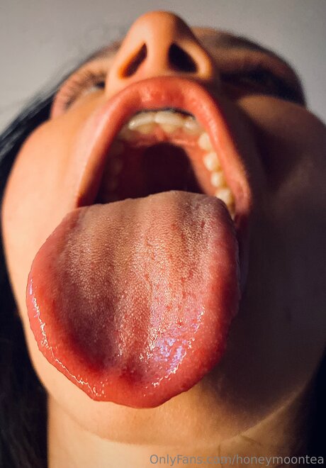 Honeymoontea pornstar picture