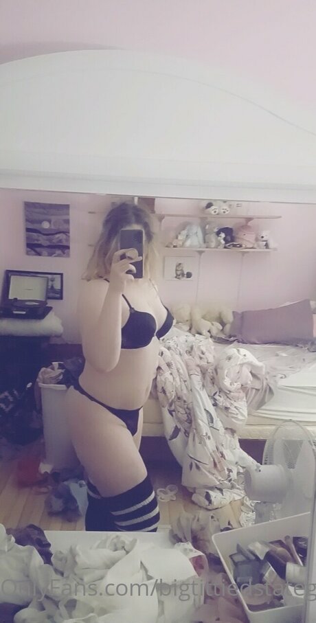 Bigtittiedstategf star pornographic img