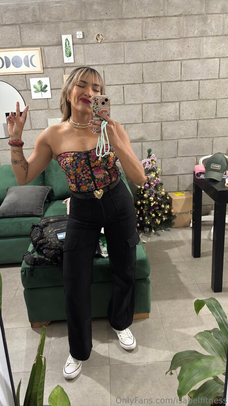 Isabelfitness pretty actress image