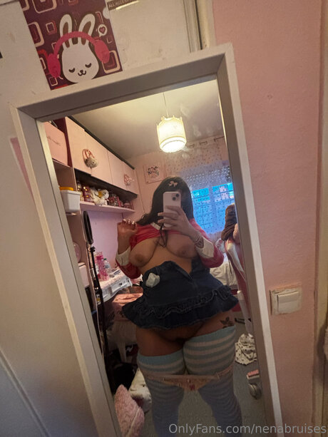 Nenabruises star art archive