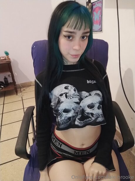 Lole Brooke pornstar naked pictures