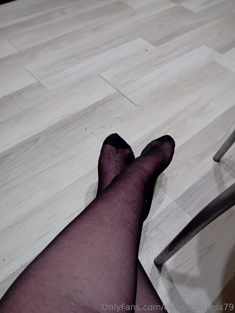 Curvymistress79 star top picture