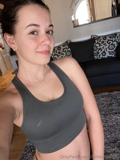 Laineylynn21 pretty pornstar pic