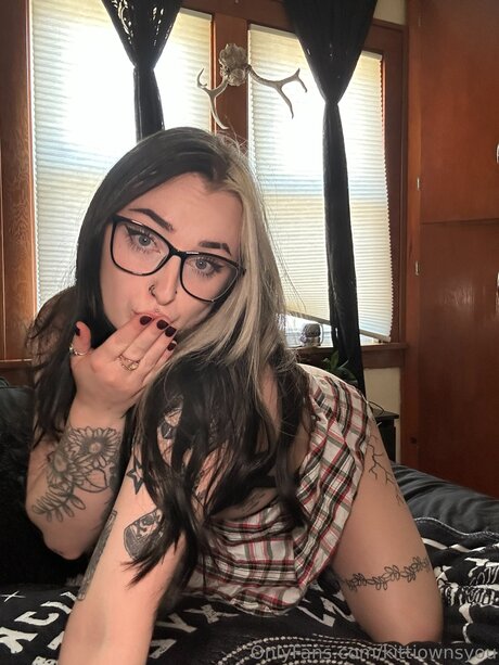 Kittiownsyou pretty pornstar archive