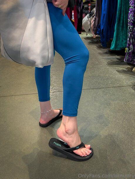 Lilmsdry erotic pornstar photo