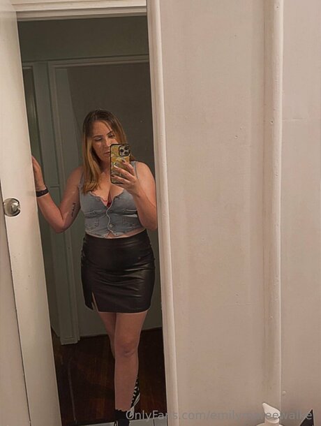 Emilymareewalker model pornographic photos