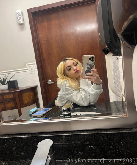 Jessica42030 star adult picture