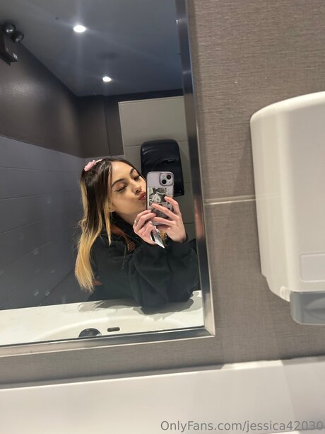 Jessica42030 star porn photo