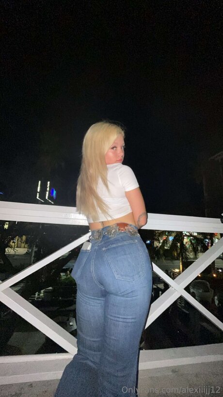 Alexiiijj12 model naked photo