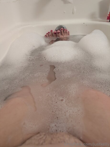 Justkelly naked actress pic