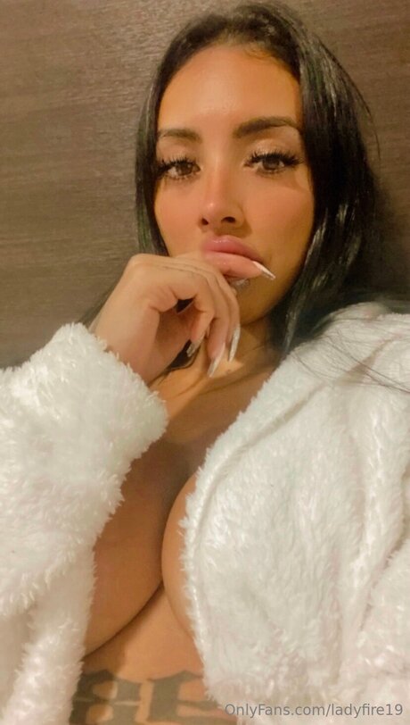 Miafoxvipp pornstar high quality pics