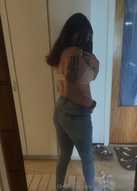 Onesmalltowngirl model art picture