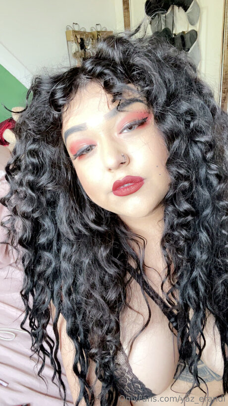 Yaz Erandi star sexy pic