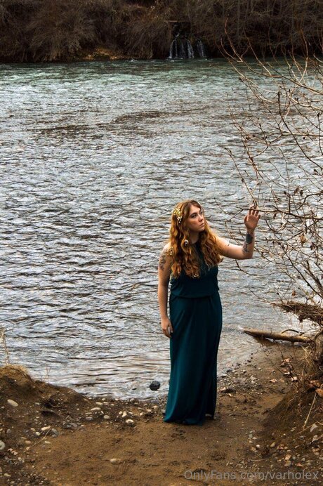 Varholex sexy actress image