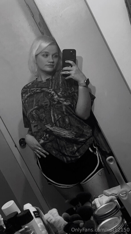 autumn onlyfans pornographic pic