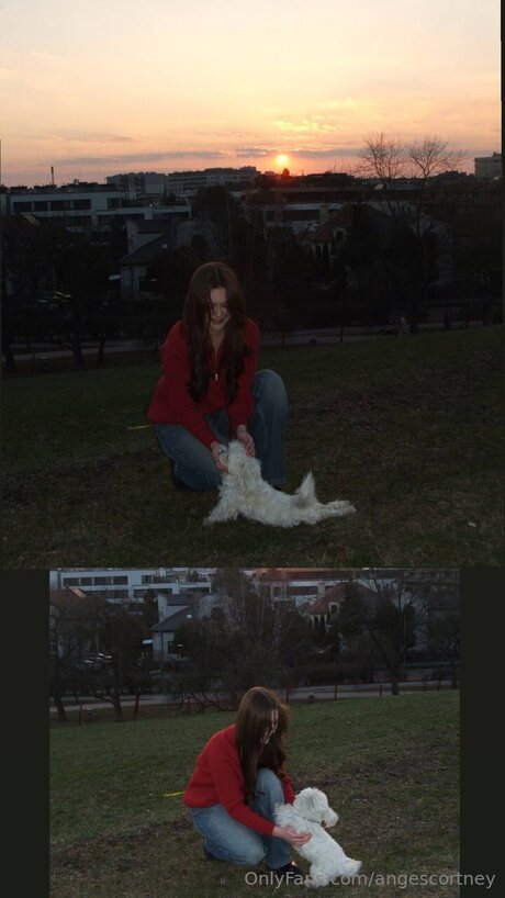 Angescortney naked model picture