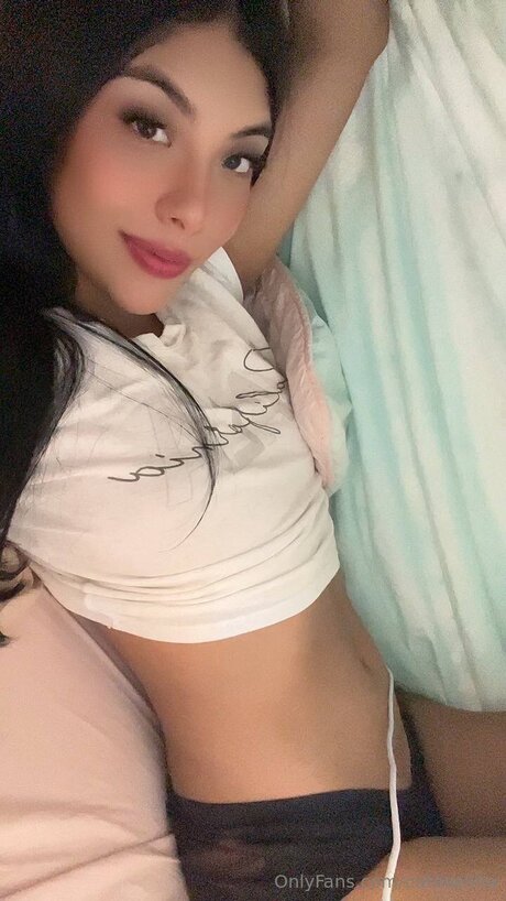 Cuteselina model free photos