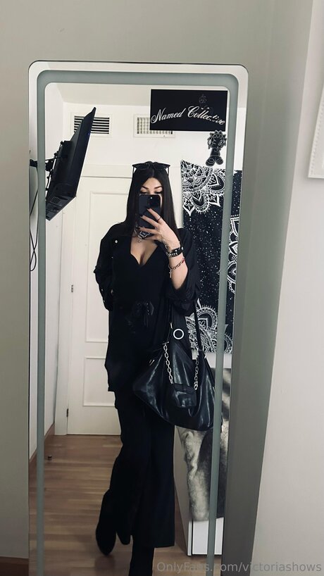 Victoriashows model xxx galleries