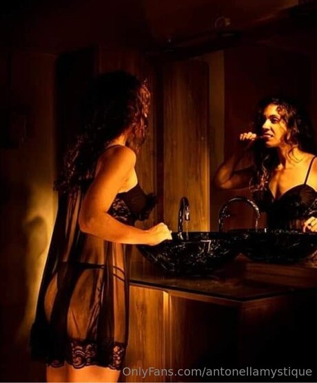 Ladyaria Hot top model pictures