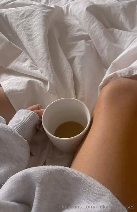 Kinkykittykisses pornstar sexy image