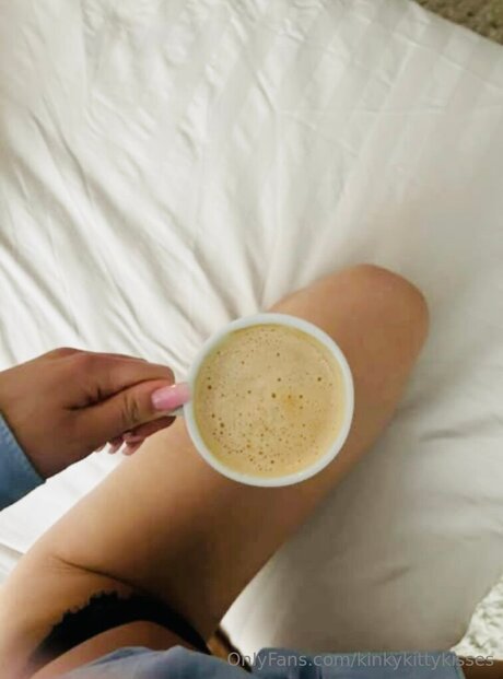 Kinkykittykisses xxx model gallery