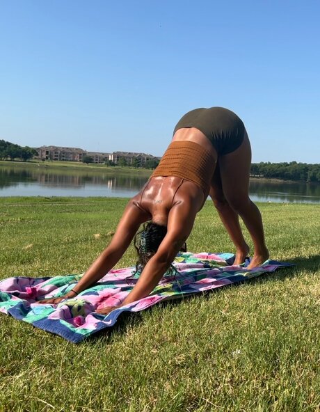 big ass lingerie onlyfans top img